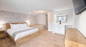 King Bed, Jacuzzi, Private Balcony by Gull Lake - Image 2