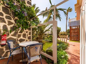 Apartment with a view of the community garden - Image 5