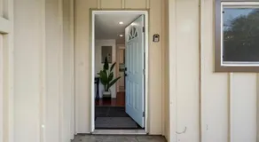 Lakefront 3 Bedroom Retreat with Beautiful Water Views - Image 5