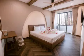 S Gallery Apartment - Image 2