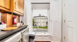 Flat 4, 2 Victoria Street - Image 2