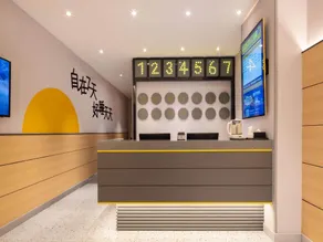7 Days Inn Wuhan Hubu Alley Yellow Crane Tower Metro Station Yangtze River Bridge - Image 5