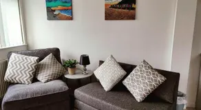 *Close to Beach* One Bedroom Suite with Parking - Image 2