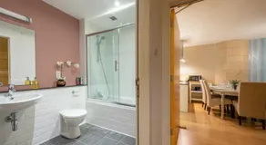 Abbey Church 9 The Nave 2 bedroom Luxury Self catering apartment in Historic Abbey - Image 5