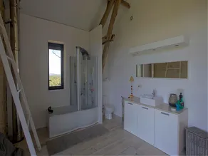 Spacious Holiday Home with Private Garden - Image 3