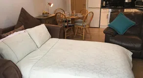 Cozy Lodge sleeps 4 in Barton-upon-Humber - Image 2