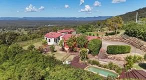 Bimbadeen Estate Villa 6 - Image 4