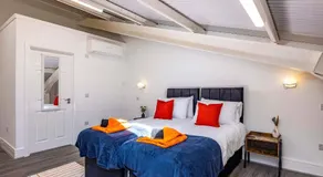 The Smedley Suites - King Beds and AirConditioning - Image 2