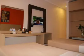 Tanjung Plaza Hotel - Image 2