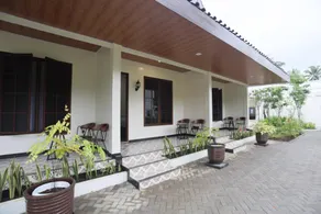 Van Bloemen 1881 Resort - Image 3