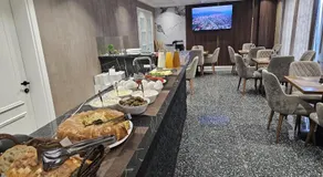 Hotel Royal - Image 2
