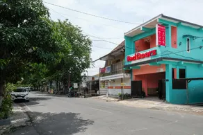 RedDoorz near Sunrise Mall Mojokerto - Image 2