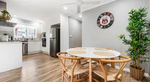 Spacious Beachmere Retreat - Walk to the Bay - Image 5