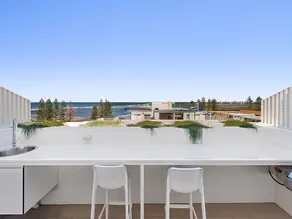 Luxury 5-floor Unit with Ocean Views near Beach - Image 5