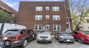 Pet-Friendly 2BR Near Edgewater with Parking - Image 5