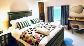 Elegant Hayfield Escape - Heart of Peak District - Image 2