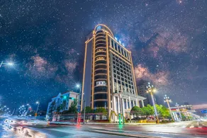 M Hotel - Image 4