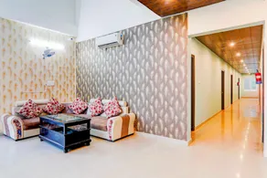 Hotel O Madhav inn - Image 4