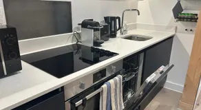 Stylish Duplex Apartment in Central Manchester - Image 5