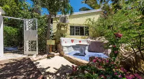 Sunflower Villa Studios - Image 4