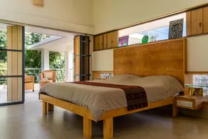 Spacious 3BR Daveys Townhouse with Private Lawn Pet Friendly and Complimentary Breakfast - Image 2