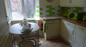 Postmans Rest, second floor apartment, Lynmouth with private parking - Image 5