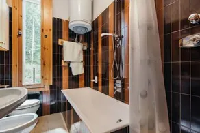 CENTRAL WOODEN CHALET WITH FOREST VIEW - Image 2