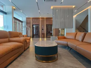 J HOTEL - Image 2