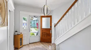 Modern Oakley Retreat - King Bed - Free Parking - Centrally Located - Image 3