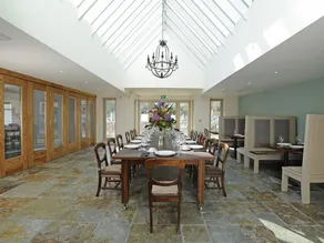 The Red Lion Hotel - Image 2