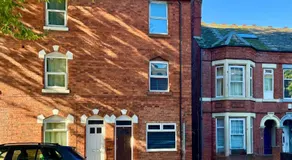 Radford House Spacious Stay for 8 Work Trips or Breaks - Image 3