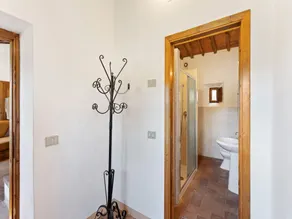 Elegant 2-Bedroom Holiday Home in Tuscan. - Image 4