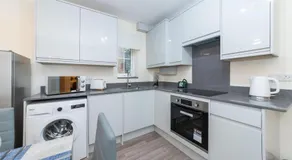 2 Bedroom Flat Free Parking - Image 4