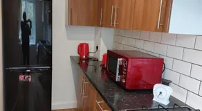 Superb 2 bedroom flat, sleeps 6 - Image 3