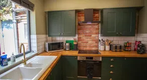 NEW Refurbished Cottage near Alton Towers Sleeps 6 Ashbourne Peak District Derbyshire - Image 3