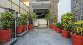 Hotel Windsor Castle Cyber City - Image 4