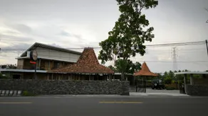 Nez's Guesthouse Syariah - Image 4