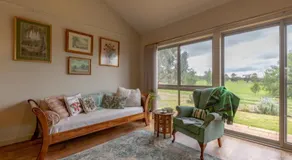 Meander Retreat - King Suite with rural views - Image 2