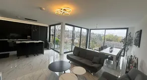 Luxurious & Elegant 6-Bed House - Image 1