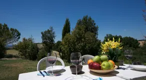 Lovely farmhouse in Tuscany with panoramic view - Image 5