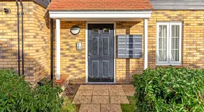 Stylish & Peaceful Bedford Apartment, FREE PARKING, Near M1 Motorway, LUXURY Condition Throughout, Sleeps 5 Guests - Image 4