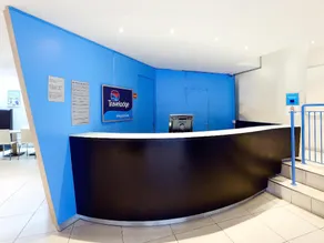 Travelodge London Central Aldgate East - Image 3