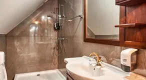 PENSIUNE RESTAURANT CAPRA NEAGRA - Image 2