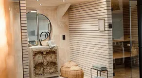 La suite 77 & Hindi - Image 5