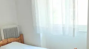 Room for 2 in a dormitory 5' from metro - Image 3