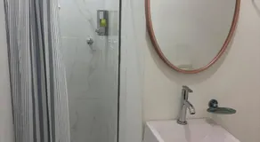 Apartamento central próximo à catedral com 2 quartos e 2 banheiros - Image 2