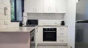 Refined comfort 1 bed Neutral Bay w parking & balcony - Image 5