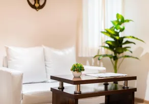 Spacious King Bedroom with living space - Image 5