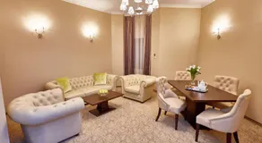 Central Plaza Hotel - Image 5