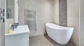 House Sleeps 12 with Parking and Garden - Image 2